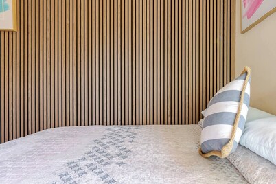 Funky Corner 1 Brm House  by Taigum -A/C+Wifi+Deck