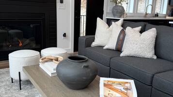 Smart TV, fireplace, table tennis