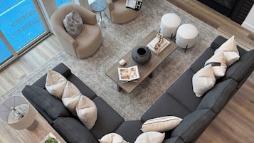 Smart TV, fireplace, table tennis