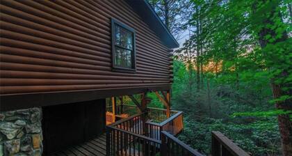Romantic Cabin + Hot Tub + Firepit
