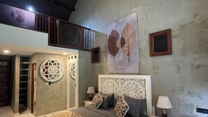خزنة داخل الغرفة ومكتب ومكواة/لوح كي وواي فاي مجانًا