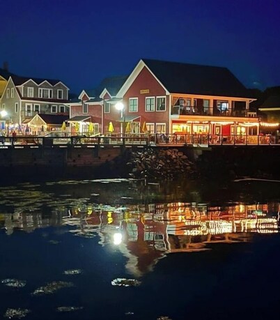 Captain Dan's Sunset Suite