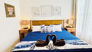 1 chambre, bureau, fer et planche à repasser, lit parapluie