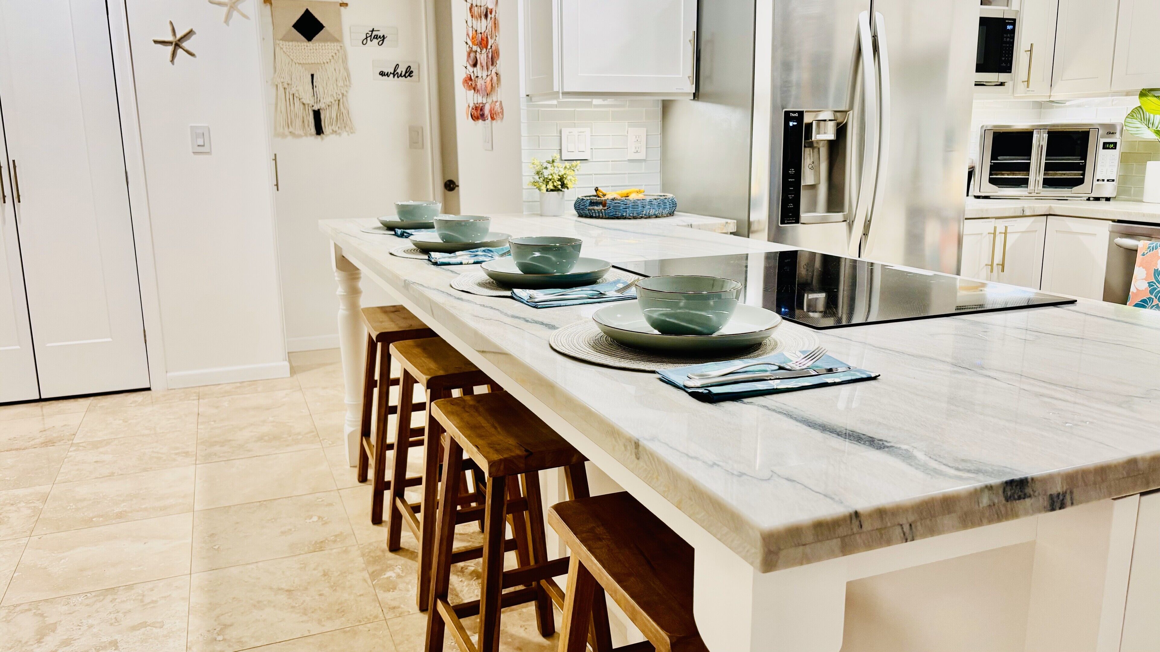 Refrigerador, microondas, horno y parrilla de estufa 