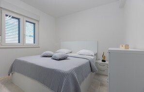 4 bedrooms, iron/ironing board, travel cot, free WiFi