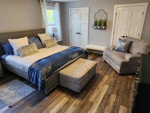 2 bedrooms, iron/ironing board, Internet, bed sheets