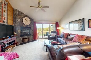 Smart TV, fireplace - Quelah 107, Best View In Sunriver! (Sunriver)