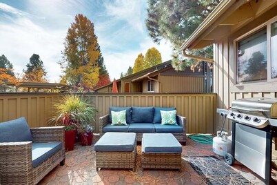 Quelah 107, Best View In Sunriver!
