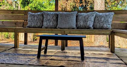 University Family & Friends House, 4 bedrooms,2 baths, sleeps 12,near FSU & FAMU