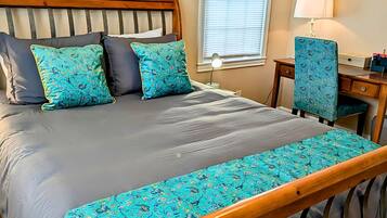 4 bedrooms, desk, iron/ironing board, free WiFi