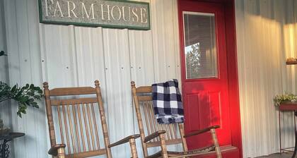 Rhineland Farm Farmhouse. 20 min from DVSP, Fossil Rim, Cleburne State Park