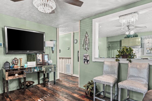 Interior - Gorgeous Cottage Near UGA - Close to Everything! (Athens)