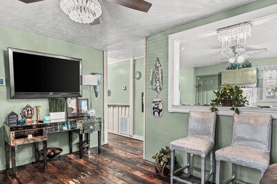 Gorgeous Cottage Near UGA - Close to Everything!
