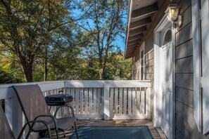 Property grounds - Gorgeous Cottage Near UGA - Close to Everything! (Athens)