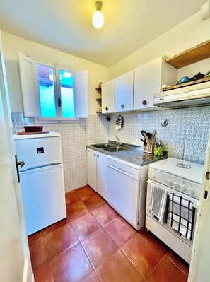 Mikrowelle, Ofen, Herdplatte, Geschirrspüler