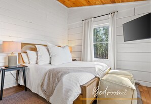 3 habitaciones, tabla de planchar con plancha y cuna de viaje