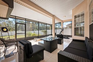 Interior - Luxury Spacious 5-bedroom house in Jacksonville with AC, WiFi, fitness equipment (Jacksonville)