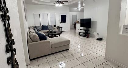 Monthly rental Charming 3-bedroom house with AC and WiFi in tranquil Eagle Pass