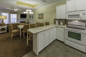 Private kitchen - Cozy 2-bedroom condo with AC, WiFi in soothing Conroe (Conroe)