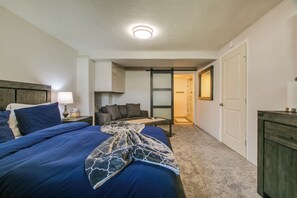 1 bedroom, iron/ironing board, WiFi, bed sheets - Cozy 1-bedroom apartment in fabulous Albuquerque with AC, WiFi (Albuquerque)