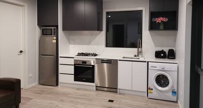 Rabbits Home- Riverside, Separate courtyard, New 1-bedroom