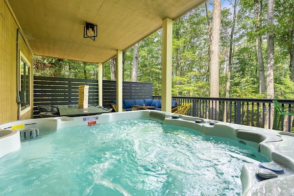 Banyera d'hidromassatge a l'aire lliure