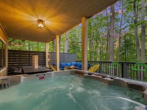 OMG! Indoor Mini Golf, Bowling, Theater, Hot Tub