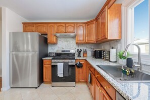 Micro-ondes, four, plaque de cuisson, lave-vaisselle