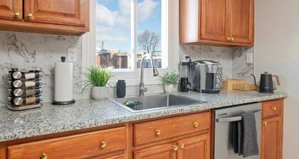 Cozy retreat with complimentary parking and arcade game room! Minutes to NYC