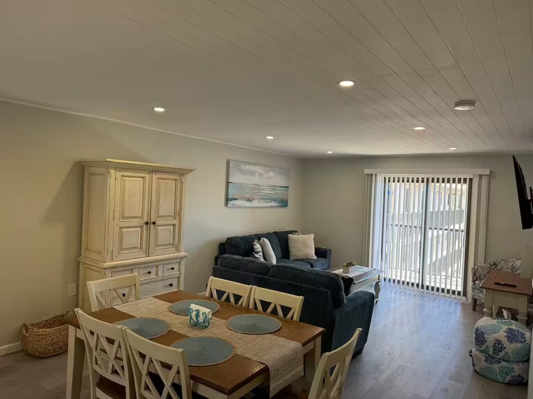 Beach Block Condo In Quiet Northend Of Seaside Heights, 4 Beach Passes Included - Toms River, NJ