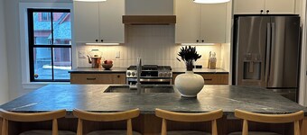 BRAND NEW Luxury Stowe Townhome On Mountain Road I 5 BR & Arcade Game Room