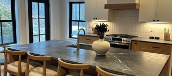 BRAND NEW Luxury Stowe Townhome On Mountain Road I 5 BR & Arcade Game Room