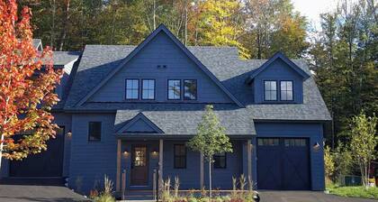 BRAND NEW Luxury Stowe Townhome On Mountain Road I 5 BR & Arcade Game Room