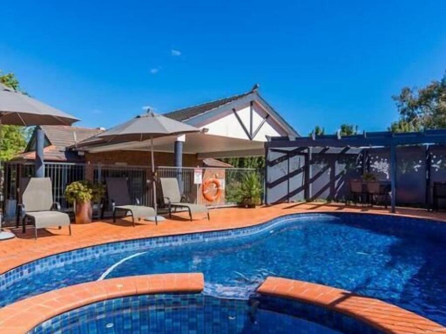 2 outdoor pools