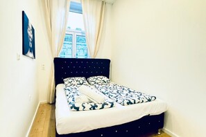 1 bedroom, internet, bed sheets