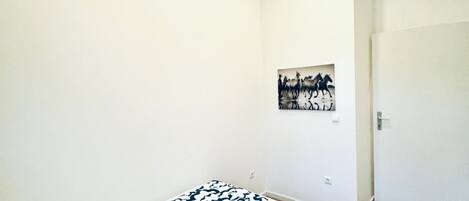 1 bedroom, internet, bed sheets