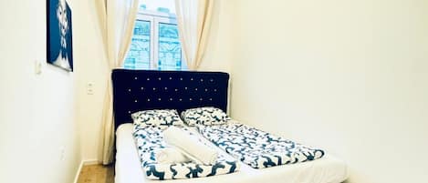 1 camera, accesso a Internet, lenzuola