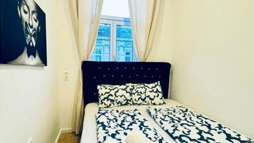 1 quarto, acesso à internet, roupa de cama