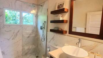 淋浴設備、提供毛巾、番梘、廁紙