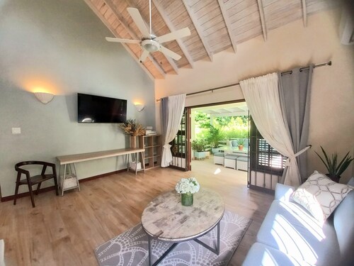 Charming 2-bedroom cottage with AC and WiFi near Beach on West Coast