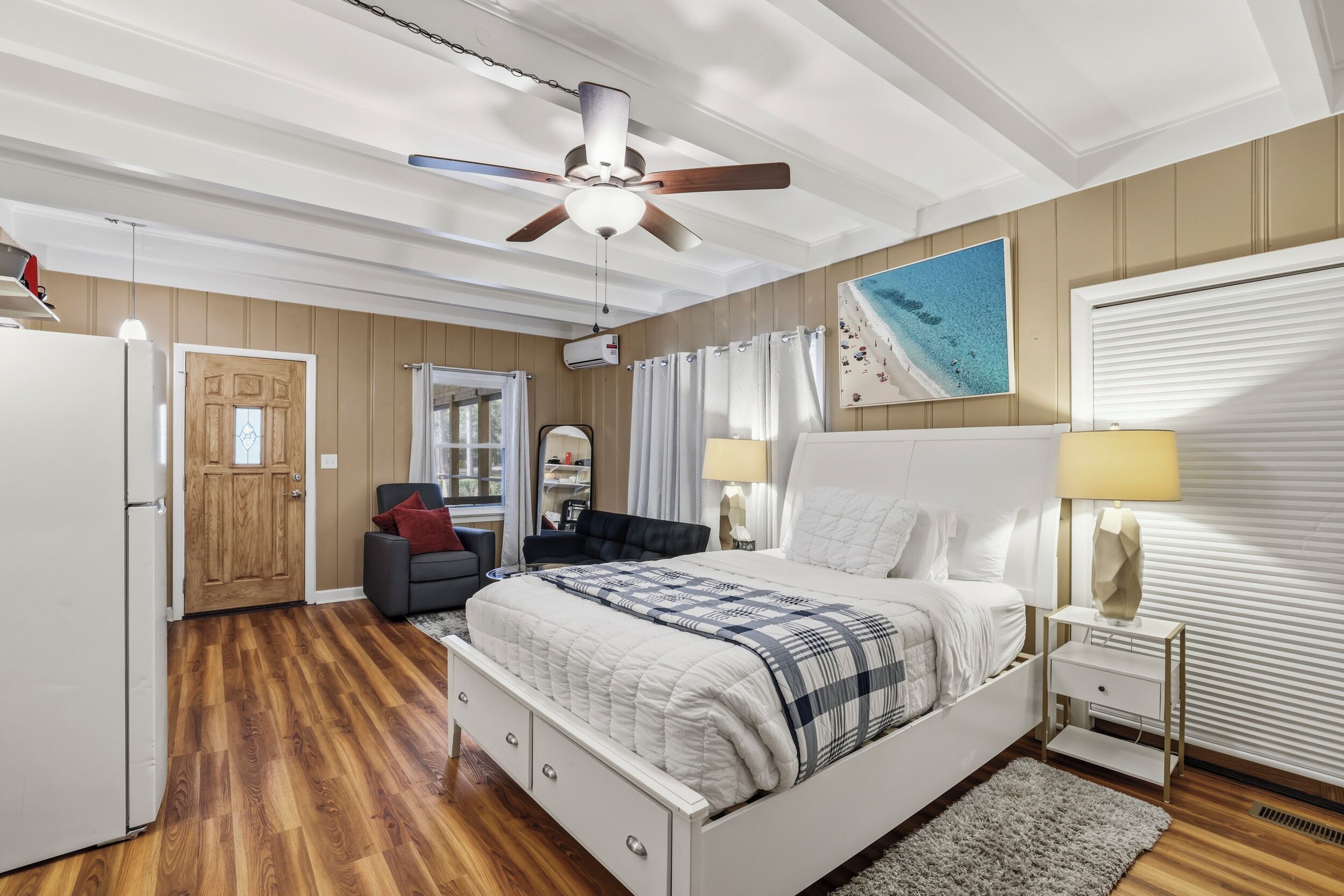 1 dormitorio, tabla de planchar con plancha, wifi y ropa de cama