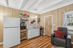 Microwave - Spacious Comfortable Studio Unit (Tallahassee)