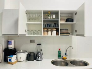 Køleskab, ovn, opvaskemaskine, brødrister