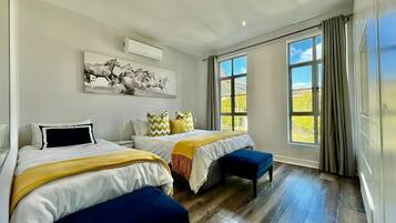 2 chambres, bureau, fer et planche Ă repasser, lit parapluie