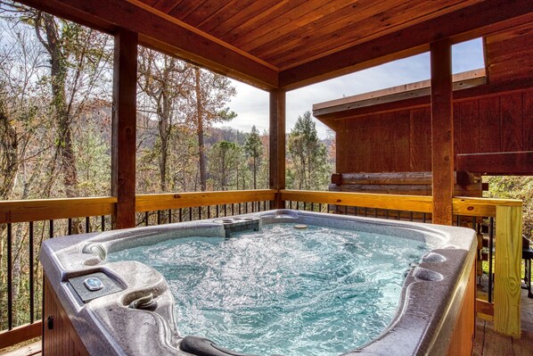 Outdoor spa tub