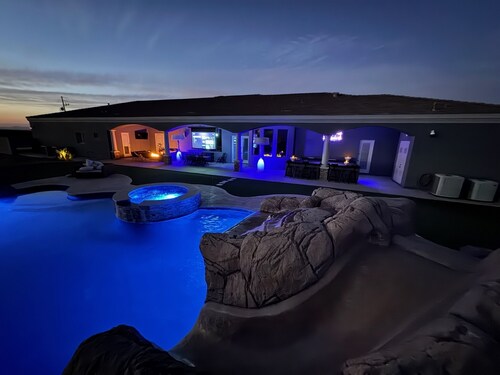 Luxury Estate | HTD Pool w/slide, Spa, Gym & Pickleball