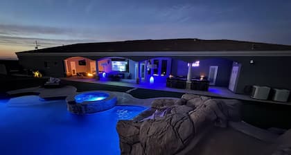 Luxury Estate | HTD Pool w/slide, Spa, Gym & Pickleball