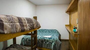 2 habitaciones, espacio para trabajar con laptop y wifi gratis