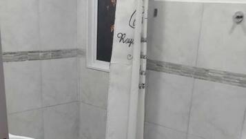 Toallas, jabón, papel higiénico