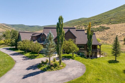 Rustic 8B Estate on 40 acres – 9,900sqft Estate on Private Ranch with 2 Hot Tubs